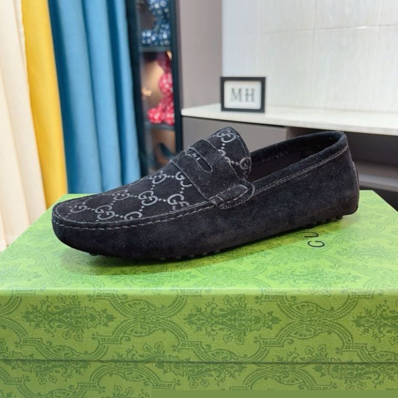 G*u*i leather shoes